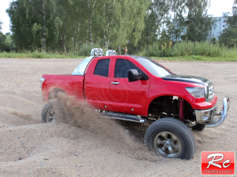 Разгон Toyota Tundra по песку