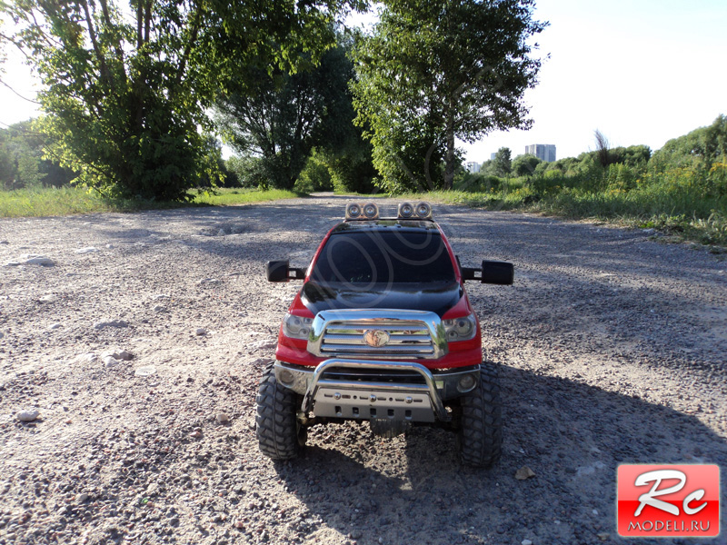 Радиоуправляемый джип Tamiya Toyota Tundra с погнутой защитой