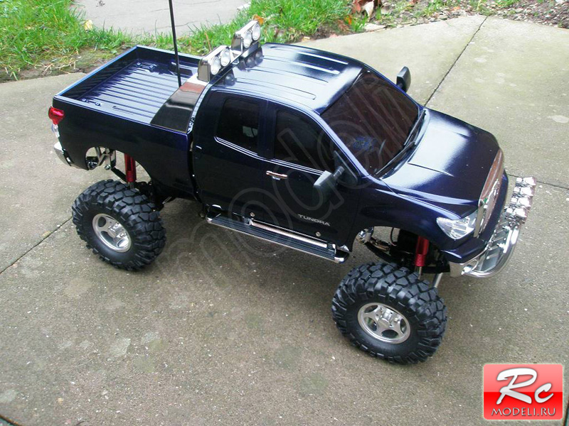 Tamiya Toyota Tundra на нестандартных колесах и с доработаной подвеской