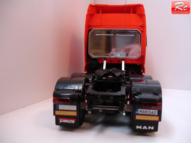 Радиоуправляемый грузовик Tamiya MAN TGX 6x4 XLX вид сзади 