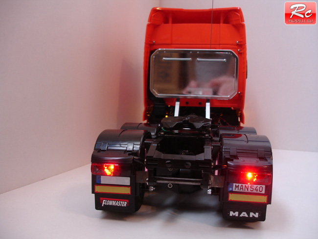 Работающие задние фары грузовика Tamiya MAN TGX