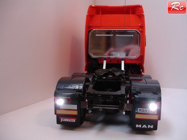 Задний ход в фарах грузовика Tamiya MAN TGX 6x4 XLX