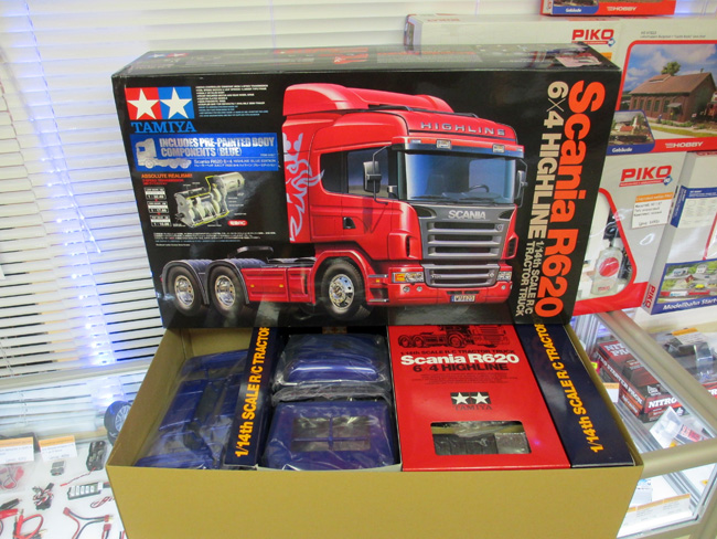 Сборка радиоуправляемого грузовика Tamiya Scania R620